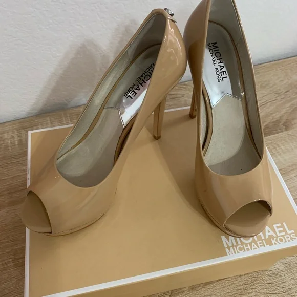 Michael Kors Nude Peep Toe Heels - Picture 4 of 10
